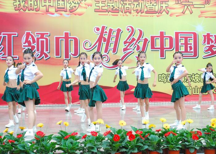 红领巾相约中国梦